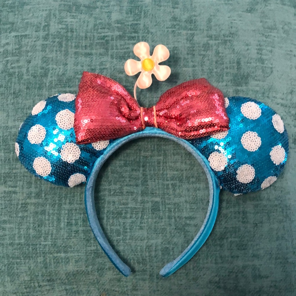 Authentic DisneyParks Minnie Mouse ears. EUC